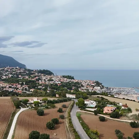 Apartamento Azalee - Numana, Meraviglioso Trilocale Con 500mq Di Giardino